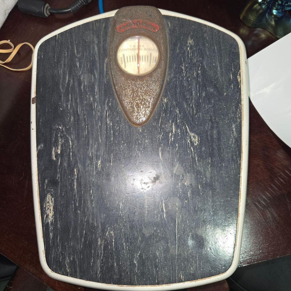 Vintage Weighing Scale in Black and Brown